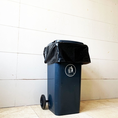 Размер по заказу Индивидуально сложенный HDPE пластиковый подрядчик очистки упаковки мусорный мешок