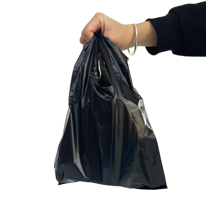 Прямая настройка логотипа HDPE пластмассовая сумка с черной футболкой для покупок в супермаркете